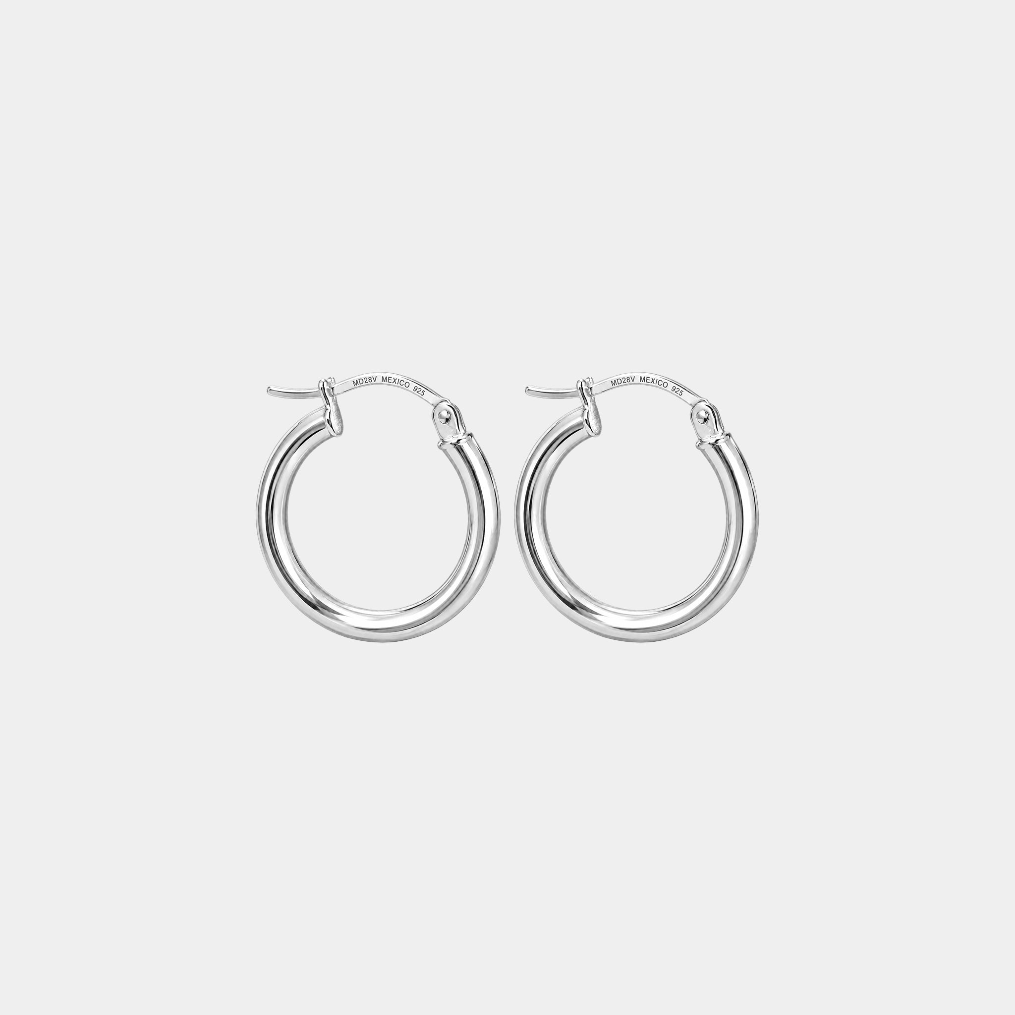 Arracadas Aurora de plata .925 con diseño huggie y acabado pulido.