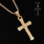 Detalle del dije Cruz Cristo en oro sólido 10K con acabado texturizado.