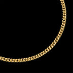 Detalle de textura y eslabones Cuban Link 2mm en oro sólido 14K