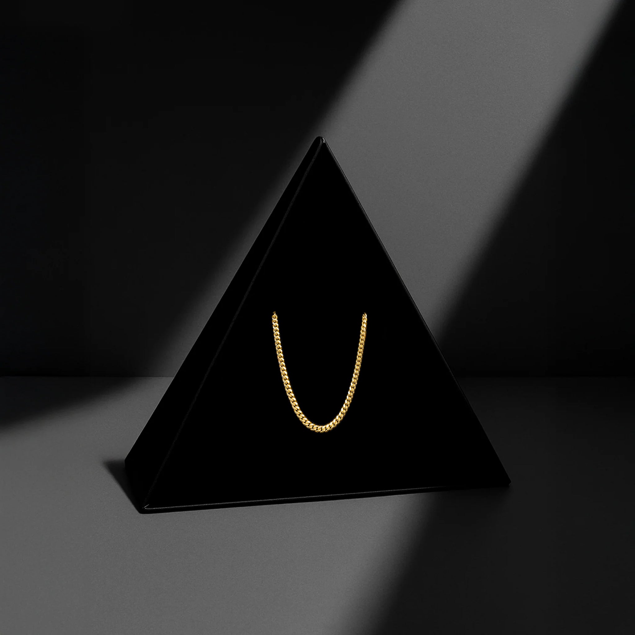 Cadena Cuban Link 2mm oro sólido 14K con empaque Triangulum