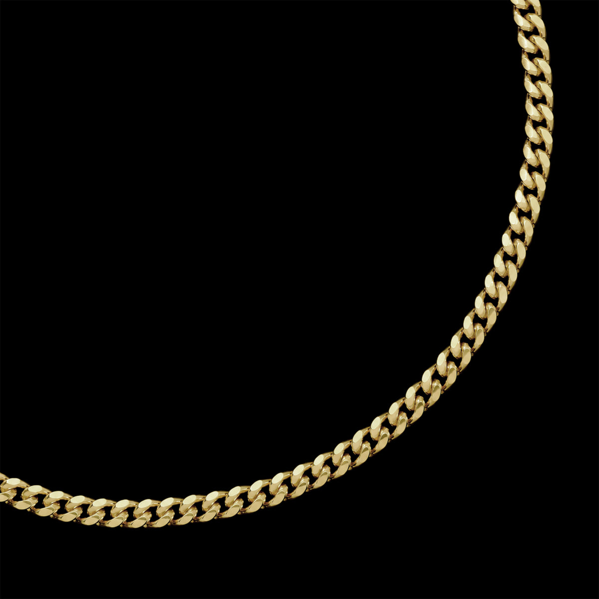 Detalle de textura y eslabones Cuban Link 3mm en oro sólido