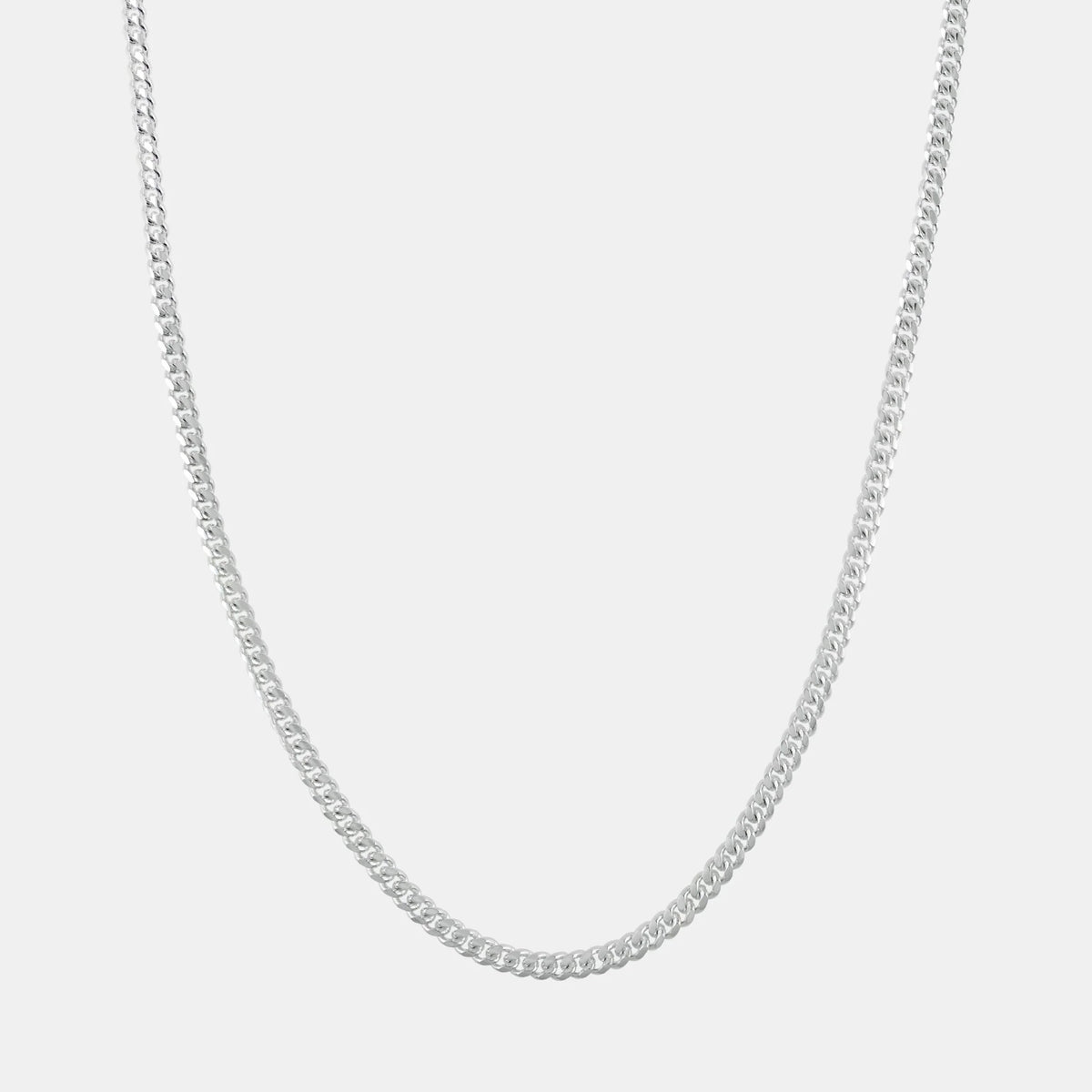 Cadena Cuban Link de 3 mm en Plata .925, con eslabones cubanos entrelazados y acabado pulido.