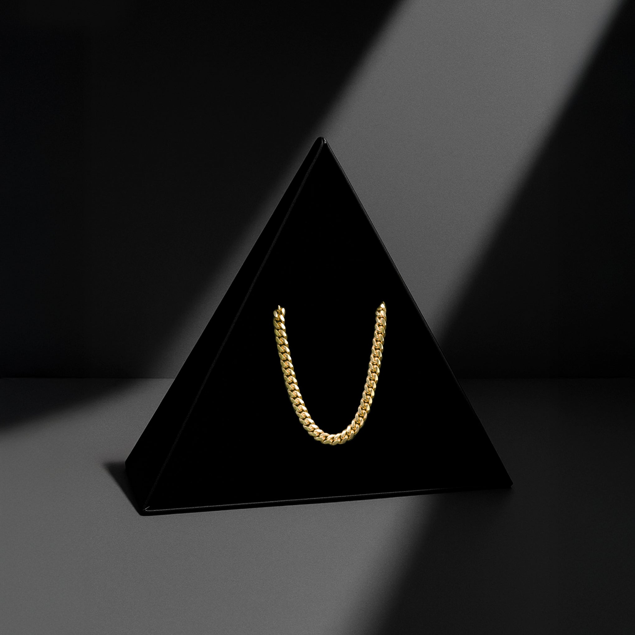 Cadena Cuban Link 4mm de oro sólido con empaque Triangulum