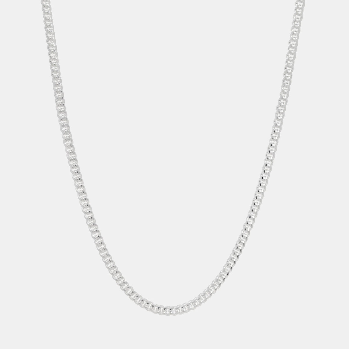 Cadena Cubana de 4 mm en Plata .925, con tejido Cuban Link de eslabones entrelazados y acabado pulido. Joyería de Triangulum Workshop.