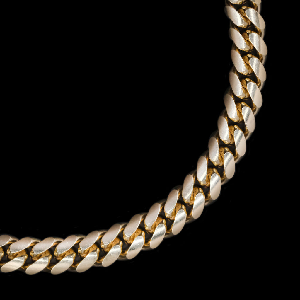 Detalle del tejido Cuban Link 5mm en oro sólido