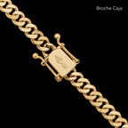 Detalle del broche de Cadena Cuban Link 8mm en oro sólido