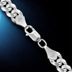 Detalle del broche de Cadena Cuban Link 8mm en Plata .925