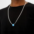 Hombre usando Dije Piedra Caribe de Plata .925