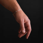 Hombre usando Pulsera Figarucci 3mm de plata .925